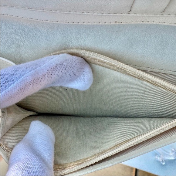 Chanel Diamond Stitch Quilted Wallet White Silver with Holo, Card and Box - EUC - Picture 13 of 14